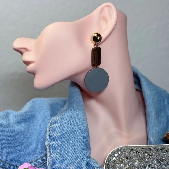 ⚜️🪵 Gold and Gray Statement Earrings ❤️🔥 - Picture 4 of 6